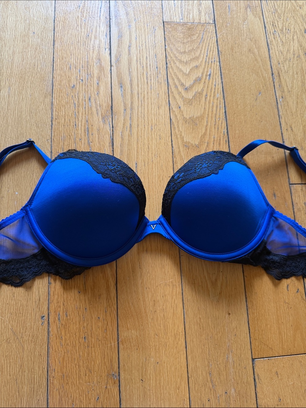 VICTORIA SECRET Blue with BlackLace Trim Push-Up Bra